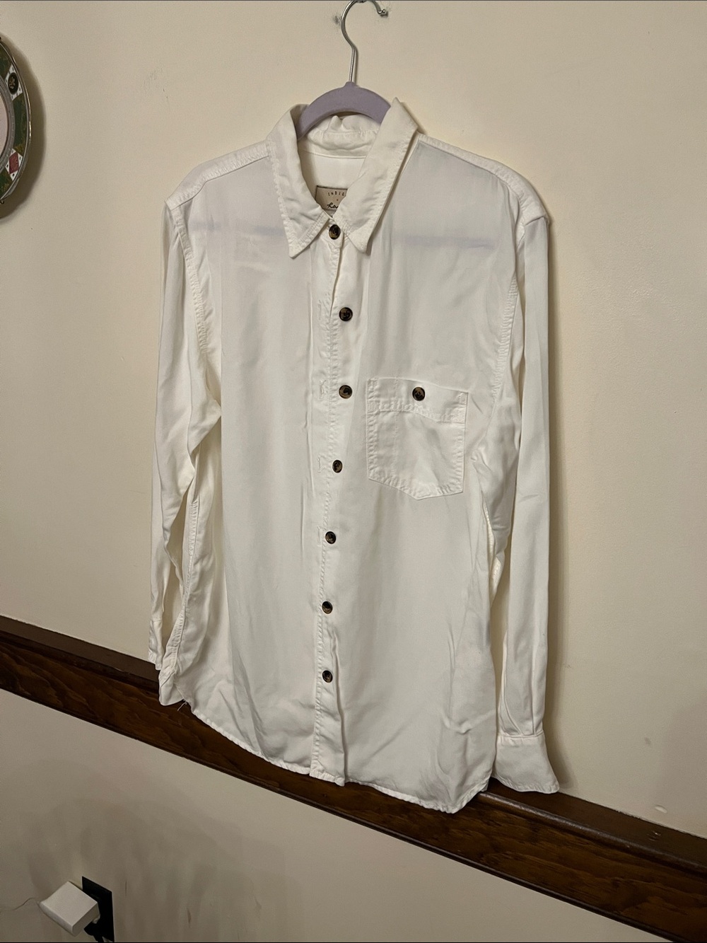 Cream Button-Up Shirt with Chest Pocket M